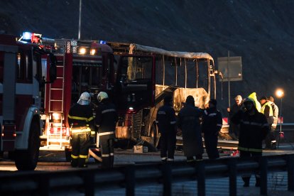 Hay siete supervivientes del accidente. Aseguraron a los medios locales que se salvaron por haber saltado del bus.