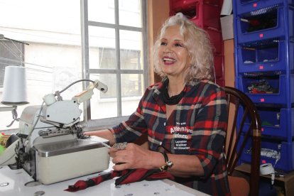 Ruth Vera tuvo el sueño de elaborar  disfraces como su padre. A los 40 lo materializó.