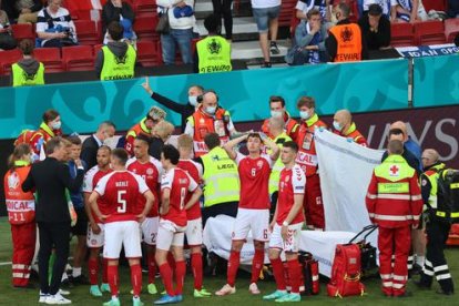 John Fleck, futbolista del Sheffield United, se desmayó en la cancha.