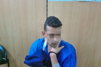 El reo que se recuperaba en el hospital del Guasmo y quien intentó este miércoles escapar de allí.