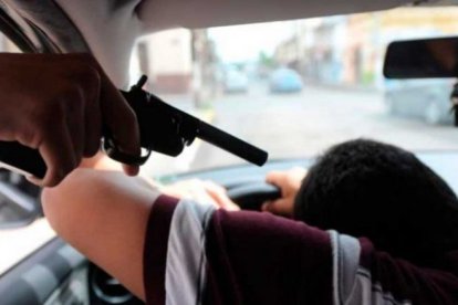 En Babahoyo se reporta un nuevo asalto a mano armada contra el pasajero de un taxi que salía de un banco.