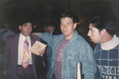 El fundador del movimiento de D10S, Alejandro Verón (c), asegura que no ha parado de llorar por la partida de Diego.