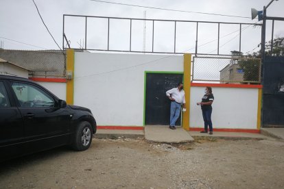 Los hampones sacaron unas rejas de la parte de atrás e ingresaron a perpetrar el delito.