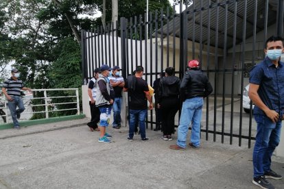 Las víctimas fueron trasladadas al hospital de Quevedo, donde anunciaron la muerte de Arévalo.