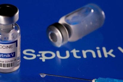 Sputnik V dice adaptar su vacuna para Ómicron.