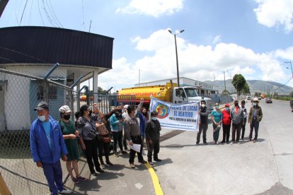 Hicieron un plantón para exigir la salida de la planta.