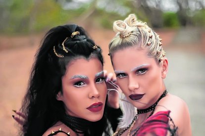 Virgi y Matty empezaron en la  música haciéndose llamar The Queens  y luego Veri y Ceci.