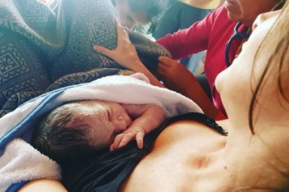 Esta es una de las gráficas que subió el artista para anunciar el nacimiento.