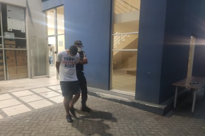 El capturado registra antecedentes penales. Fue trasladado a la Fiscalía de Flagrancia, en el norte de la urbe.