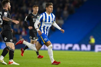 Jeremy Sarmiento debutará en como titular en la Premier League con el Brighton ante el West Ham.