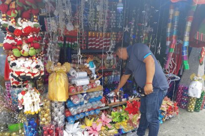 Pocas personas llegan al mercado de las Cuatro Manzanas