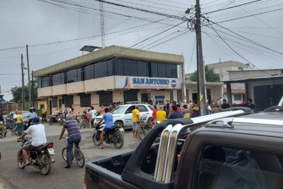 Los hampones no lograron llevarse ni un dólar de la entidad.