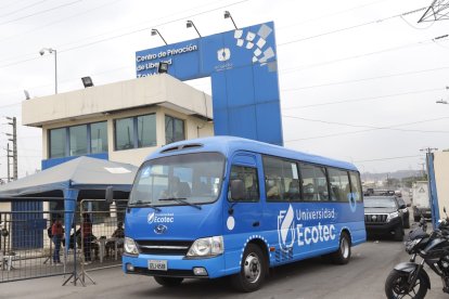 Visitan los centros carcelarios por turnos.