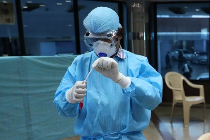 El organismos aseguró que no ha recibido por el momento ninguna notificación de que la nueva mutación haya causado muerte alguna.