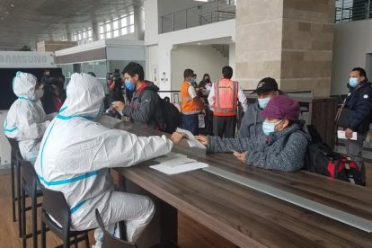 En el Aeropuerto José Joaquín de Olmedo de Guayaquil se llevan acabo controles como parte de las medidas de prevención ante la variante ómicron.