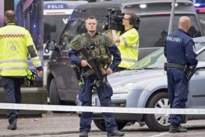 La policía finlandesa arrestó a dos adolescentes que amenazaron atentar contra sus escuelas.