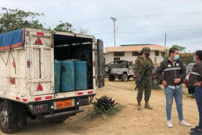 En el operativo también se detuvo a ocho sospechosos que movilizaban el producto.