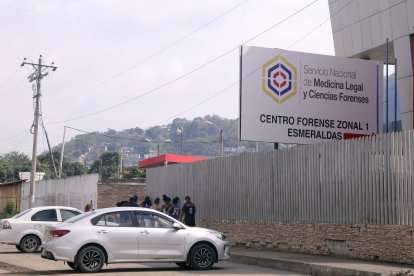 El cuerpo del baleado quedó tendido sobre una cama. Lo trasladaron a la morgue de la ciudad.