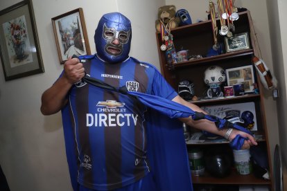 El Gigante Calderón y la cábala de los nudos. Presagia un triunfo por 3-0 de los rayados.