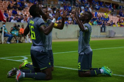 El volante Michael Carcelén marcó el gol del empate (1-1) de Ecuador ante El Salvador.