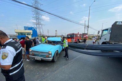 El fallecido y el herido iban en esta camioneta.