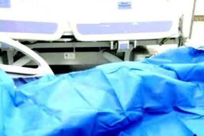 Uno de los cadáveres  fue levantado en una casa de salud.