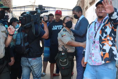 En el lugar de los hechos, algunos internos agredieron a los reporteros que llegaron al sitio.