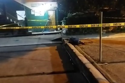 Discusión entre presuntos delincuentes en pleno robo dejó un muerto.
