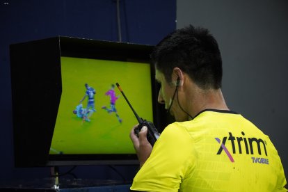 Luis Quiroz fue el árbitro encargado de dirigir el encuentro entre Independiente del Valle vs Emelec.