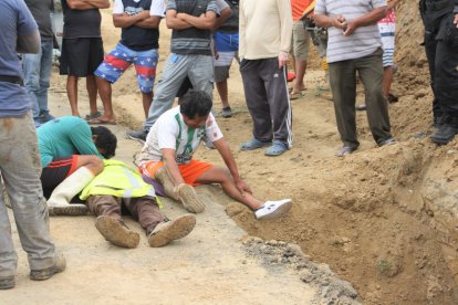 El dolor de sus deudos era desgarrador. No aceptaban la prematura partida de Andrés.