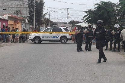 La policía realiza investigaciones para determinar el origen de los asesinatos suscitados en Santa Elena.