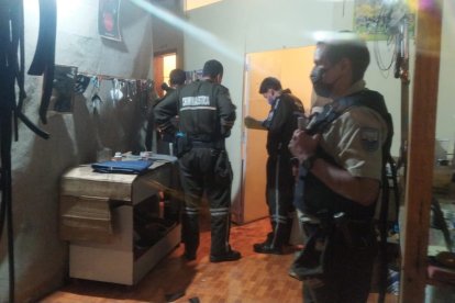Los agentes hallaron sangre en el área de la cocina, la sala y en un cuarto.