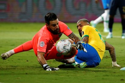 El golero Hernán Galíndez podría reforzar a la U de Chile, por pedido de Santiago Escobar.