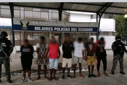 Tras el atentado, los agentes realizaron un operativo que dejó varios detenidos y armas incautadas.