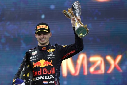 Max Verstappen de Red Bull consiguió su primer título en la Fórmula 1.