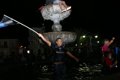 Óscar Lincango demostró ser un hincha hasta 'las mismas'.