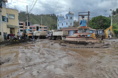 Está permitido el paso de las maquinarias y de vehículos de socorristas.