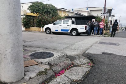 La víctima intentó evitar que le quiten sus pertenencias, pero lo atacaron.