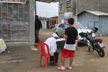 Tras el hecho, algunos vecinos estaban a la expectativa de saber si a la víctima la velarían en su casa.