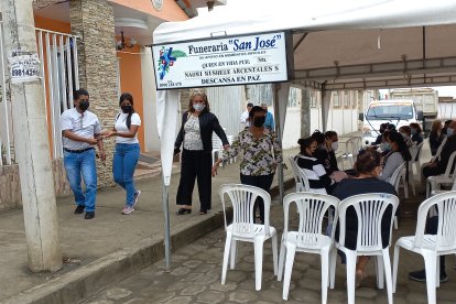 La víctima sería llevada a una misa en una iglesia, en Pedernales, antes de su sepelio.