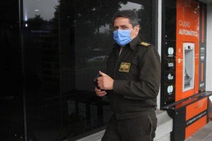 El martes el oficial reintegrado acudió a la Comandancia de Policía y recibió su asignación como director financiero de la entidad