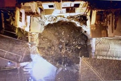 El socavón afectó a varias casas en el cantón Zaruma