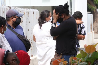 Familiares del pequeño fueron al laboratorio de Criminalística a retirar su cadáver.