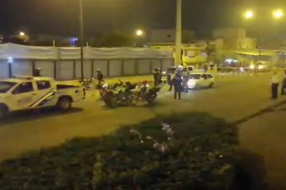 En la entrada de la 8, al noroeste de la urbe, sujetos atacaron a un vehículo.