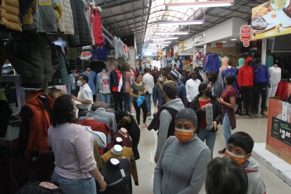 Los centros comerciales tienen aforo permitido. Hay medidas de bioseguridad.