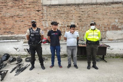 Uno de los detenidos registra antecedentes penales por robo.