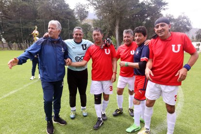 Exjugadores de Liga de Quito como Antonio Galarza (i) y Fernando Moya formaron parte del cuadrangular en el country club de los albos.