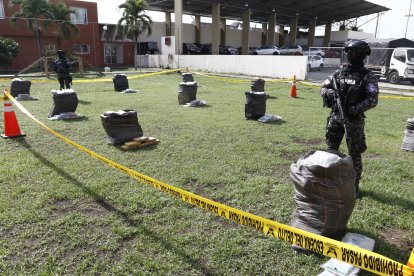 Cerca de 4 toneladas de cocaína fueron incautadas por la Policía Nacional en un puerto de Guayaquil.