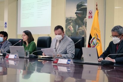 El COE Nacional dispone medidas ante la variante Ómicron.