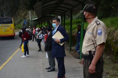 Los usuarios tienen miedo. Ayer los vendedores ambulantes conversaban de lo sucedido.